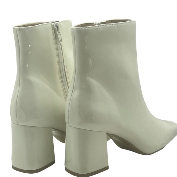 Journee Collection Haylinn White Vegan Leather Booties 6.5 - Picture 4 of 6